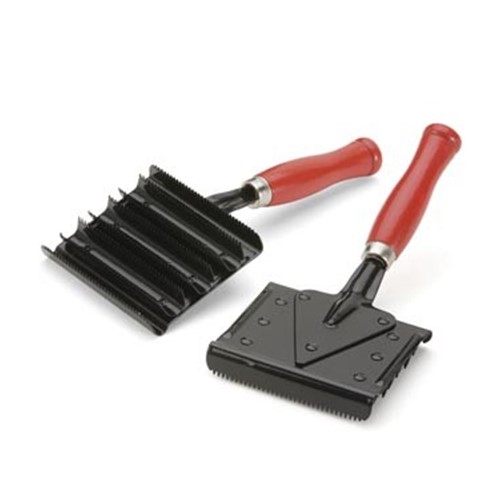 Metal currycomb